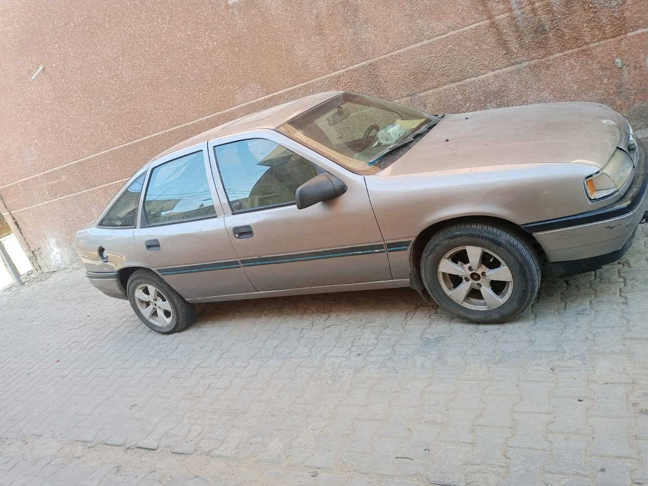 سلام عليكم  اوبل فكترا موديل ٩٢ للبيع سيارة خير من الله رقم بغداد مشروع وطني رقم الهاتف ***********
