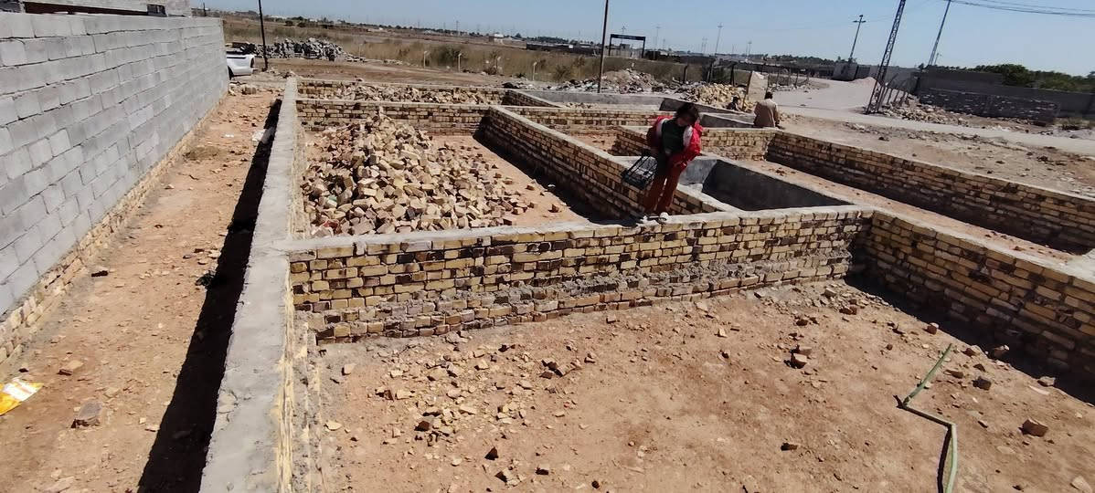 بتلو. 400 م
ركن على شارعين↩
↪ لبيع حي العمل نزله
 شيخ عناد 
خدمات كامله
 ماي مجاري كهرباء.  
الانترنت الضوئي🛜  
شوارع تبليط 
مدارس مستوصف. 
*********** ،،،،
