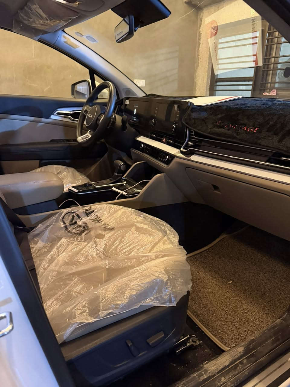 السلام عليكم
كيا سبورتج 

2025 خليجي ضمان 

ماشيه 13 

السياره نضيفه كلش وجديده 

مواصفاتهه صندوق كهرباء 

كشنين كهرباء 

ستيرن تدفئه وكشنات تدفئه 

كفاله من صبغ وتبديل بيهه رصعه وشخط بسيط موضح بالصور 

السياره ترهم بيع او مراوس 

السعر 233 وبيها مجال بسيط 

العنوان الكراده 

للاستفسار ***********
