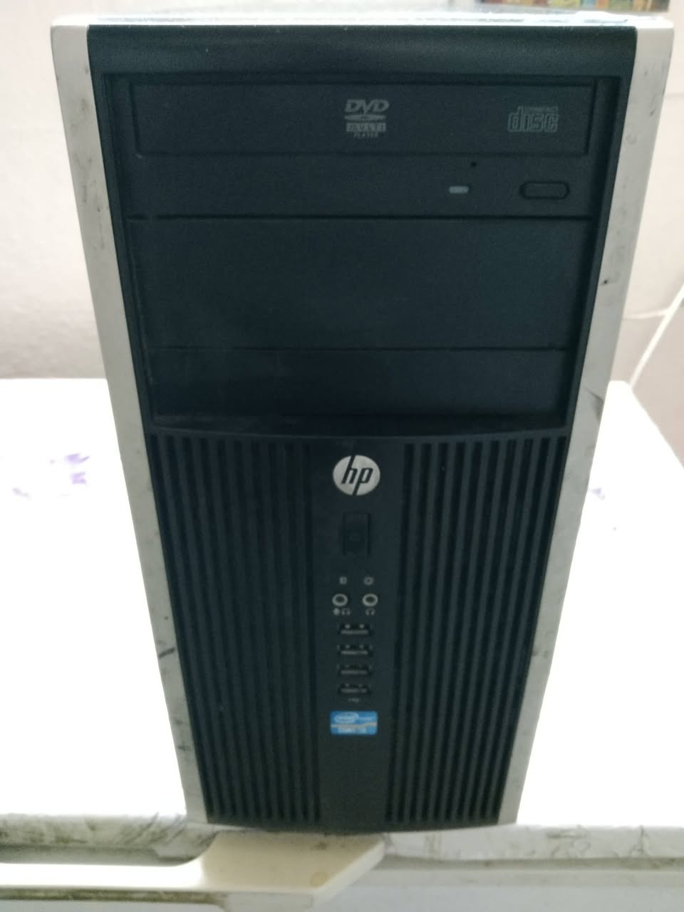 السلام عليكم 
حاسبة دسكتوب سستم انتل كور 5 جيل الثاني مستعملة نظيفة للبيع من شركة HP 6300
.....
السعر 150 ألف دينار 
***********
عنوان بغداد زيونة 
البيع بضمان الفحص 
لا يتوفر توصيل 
لا يتوفر توصيل 
.....
ملاحظة 
كيس فقط بدون أي ملحقات 
كيس فقط بدون أي ملحقات 
.....
المواصفات 
معالج انتل كور 5 جيل الثاني رقم المعالج 2400
كارد شاشة 2 كيكا Nvidia GTX 1050 GDDR5 
هارد 120 كيكا للنظام والبرامج جديد SSD 
هارد 500 كيكا للالعاب والتخزين HDD 
رام 16 كيكا جديد 8+8 تردد 1600
مذربورد جيل الثاني والثالث HP H61 DDR3 
مشغل اقراص ديفيدي DVD 
.....
الحاسبة تعمل على نظام وندوس 11 وتحتوي على أكثر من 50 لعبة طور القصة اوفلاين مع لعبة ببجي موبايل اونلاين 
.....
مع جزيل الشكر لإدارة المجموعة
