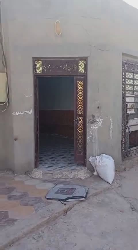 السلام عليكم ورحمة الله وبركاته
بيت طابو زراعي في قرية كاظم الجاسم مساحة البيت 250متر فيه ثلاث غرف وصاله كبيره ومجمع صحيات داخلي وخارجي ومضيف بناء بلوك واساس طابوگ سكف عكاده مطبك ارضيه بورسلاين بيت جاهز لسكن
للاستفسار مراسلت الرقم ***********
