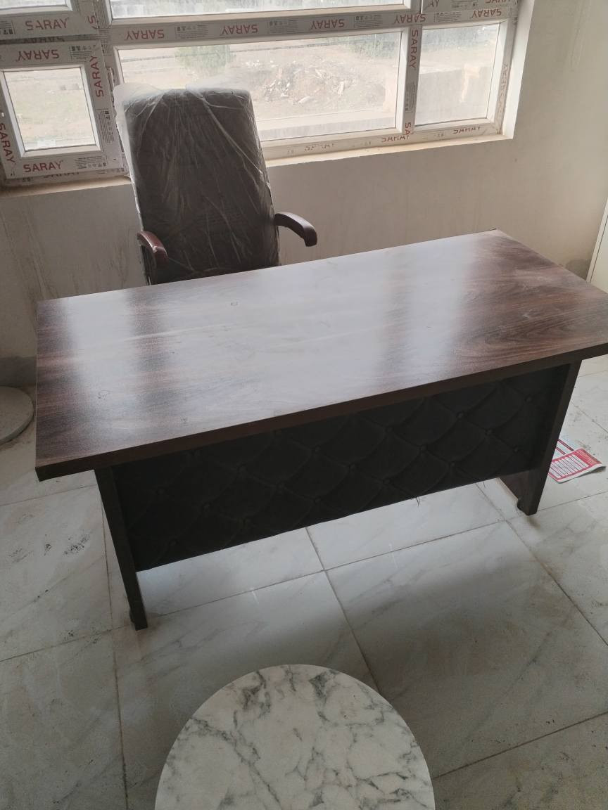 غراض مكتب للبيع للاتصال ع *********** كركوك, العراق
