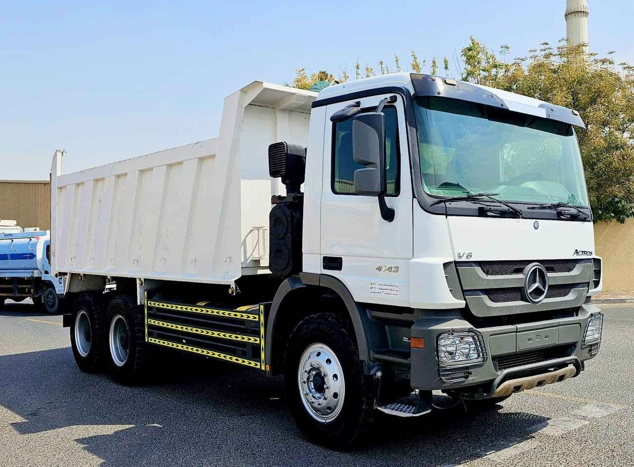 Contact 00 971 55 355 3606
Whtsapp.  056 437 3440 
Mercedec Actros  2011 Triper Truck ‼
New Emport ‼
Teyp     6 × 4
Power  41 × 43
Gear  Aoutomatic With Clauch
Very Frish and Good Condition ‼
Loction Dubai Ras Alkhor‼


**إذا كنت صاحب هذا الإعلان وتريد حذفه لأي سبب، رجاءا أرسل رسالة إلى الدعم الفني**
