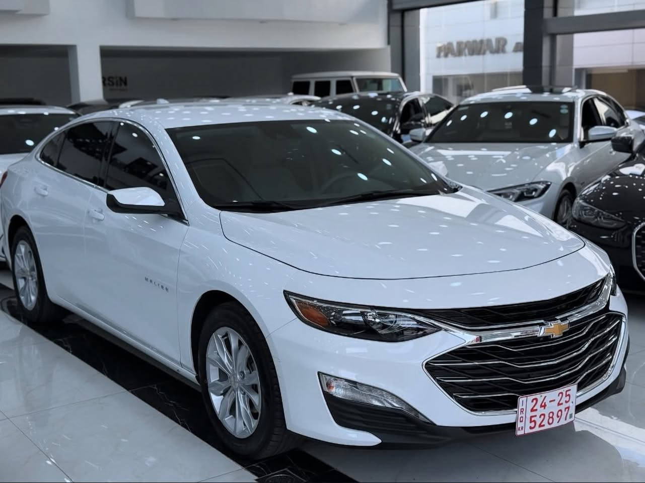 🚗 للبيع - شيفروليه ماليبو LT موديل 2025
رقم / ***********
السعر 16800$ 

🔧 المواصفات:
 • المحرك: 1.5 لتر تيربو (1500 CC)
 • ناقل حركة أوتوماتيك
 • فئة LT
 • تشغيل بصمة + دخول ذكي
 • شاشة لمس 8 إنش + داتاشو رادار
• كاميرا خلفية
 • حساسات خلفية
 • بلوتوث + USB + أبل كاربلاي / أندرويد أوتو
 • مكيف أوتوماتيك
 • جنوط ألمنيوم
 • مصابيح LED نهارية
 • أنظمة أمان: ABS + الثبات الإلكتروني + وسائد هوائية

📉 عداد السيارة: 12 ألف ميل فقط
🧰 الحالة: باب سايق ضبغ
 • السيارة نظيفة جداً من الداخل والخارج
