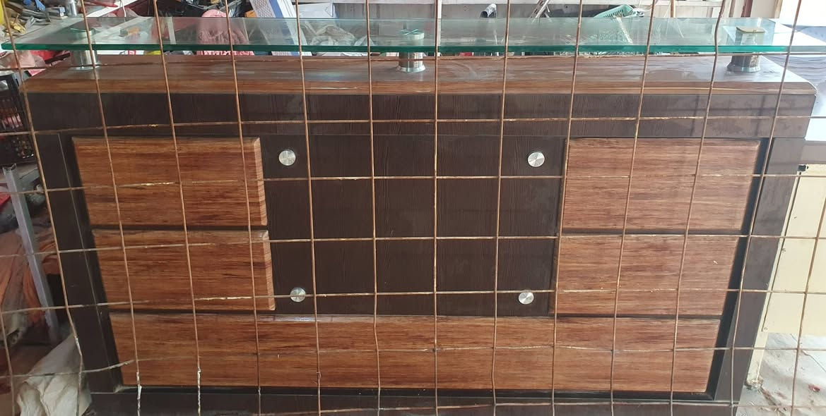 ميز مكتبي للبيع نظيف مستعمل قليل للإستفسار الاتصال على الرقم 
***********
