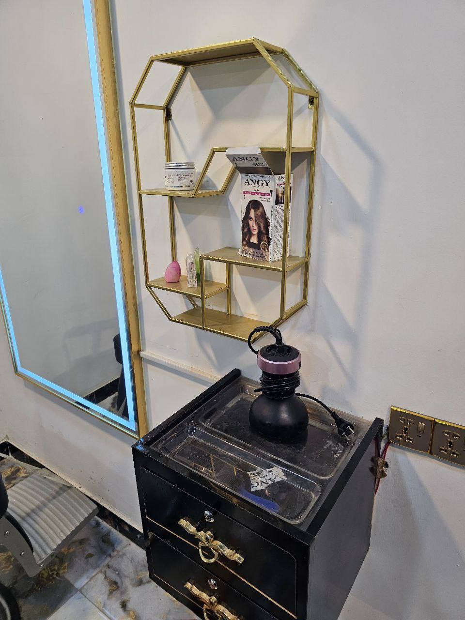 السلام عليكم
للبيع ...
كرسي عدد 2
مرايه عدد 2
رف عدد2
ميز عدد2
مغسله 1
...للمعلومه الكرسي ممستخدم ابد.. 
للتواصل0772509135


**إذا كنت صاحب هذا الإعلان وتريد حذفه لأي سبب، رجاءا أرسل رسالة إلى الدعم الفني**