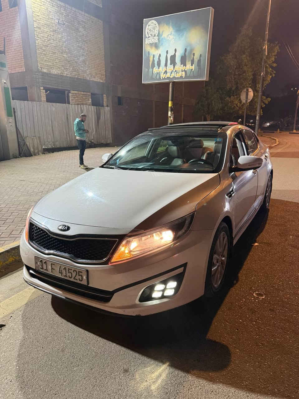 كيا اوبتما 
موديل 2016 
فوووووول 1/1 اعلى فئه 
محرك 4سلندر 2400 GDI
جاملغ وبنيد حادثها وبيها هلال الجاملغ الخلفي صبغ 
تدفئه تبريد كشنات وستيرن وخزن ميموري كشن السايق مشكوك 
تخم تاير وصدر وكير ومحرك كله مكفول وجاهزه من كلشي 
رقم بغداد الجديد تحويل مباشر بسم المشتري 
مكانها بغداد الاعظميه. *********** 
سعرها 107 ورقه وبيها مجال للشراي 
جوه السوك ومستعجل عالبيع بغداد, العراق
