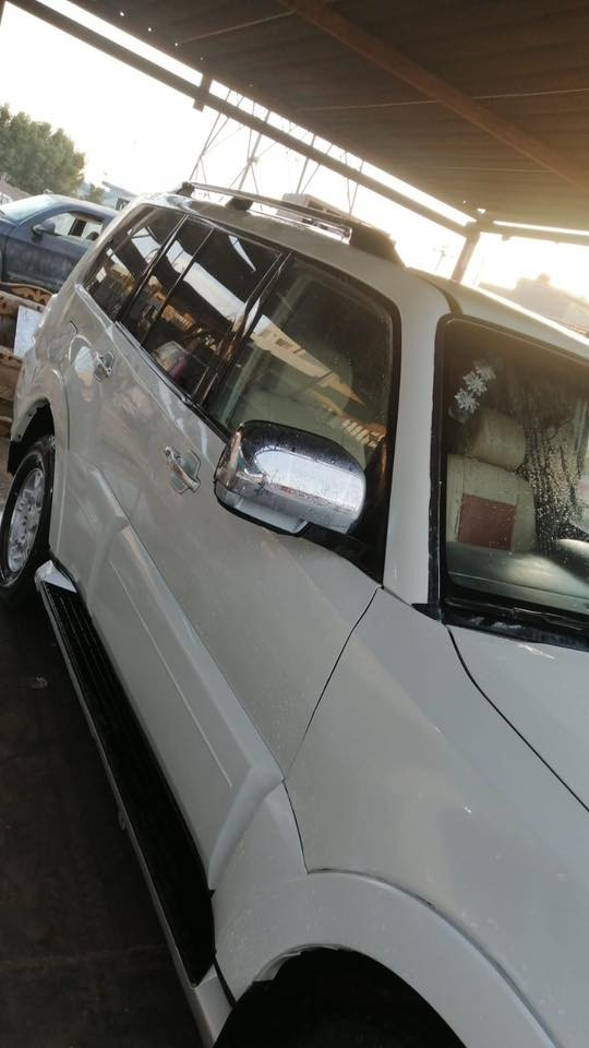 باجيرو 2009 سياره حلوه وجديده وجاهزه ماشيه 150 رقم شمالي بيها ضربه بسيطه بالجاملغ الخلفي وبيها صبغ حداديه تخم تاير كير مكينه كلها حلوه السعر 100 مع المجال مكاني ديوانيه ***********
