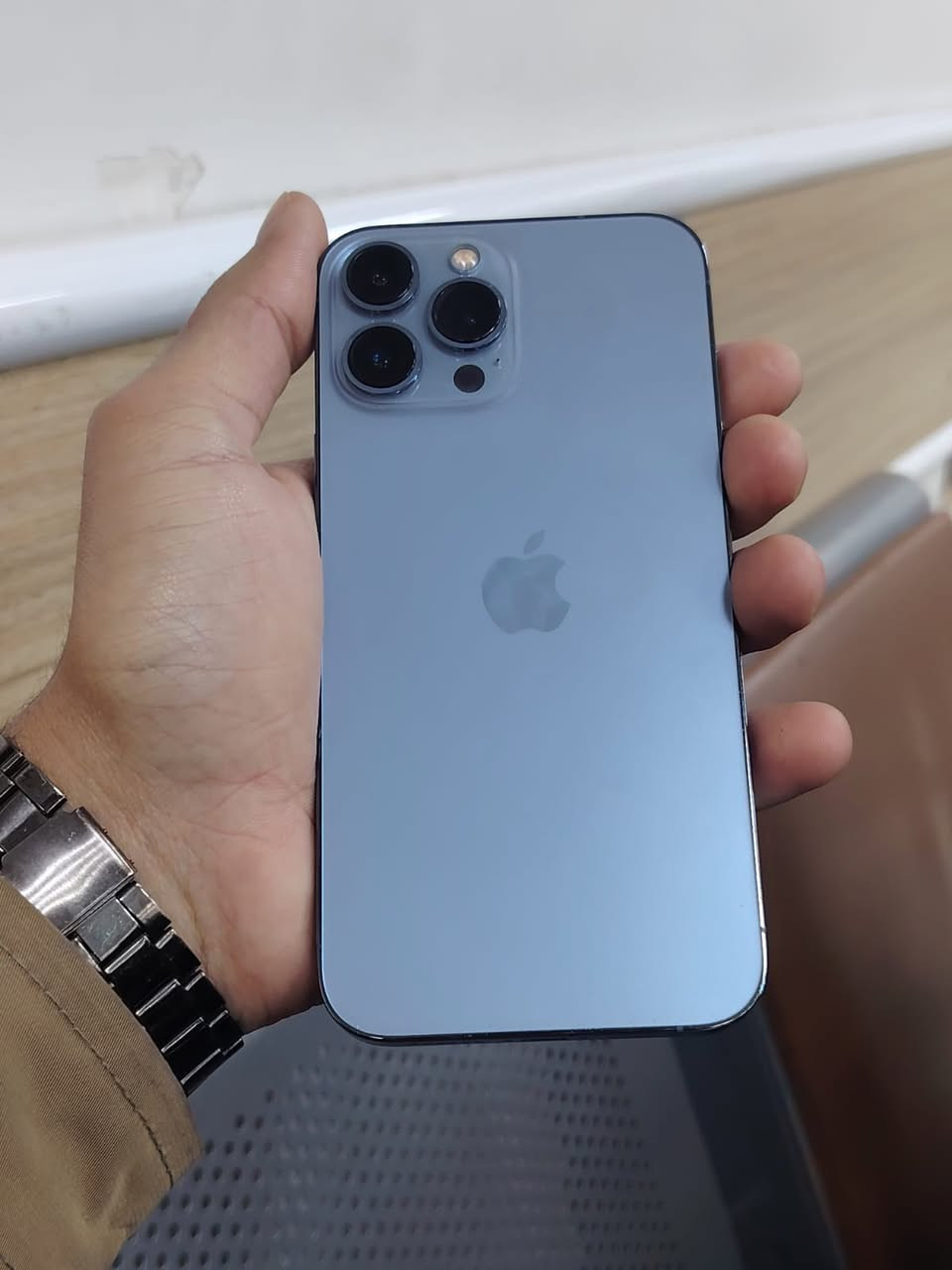 سلام عليكم  جهاز انضيف مامفتوح ‏شرق وسط ذاكره 256 بطاريه 76. لاستفسار خاص ***********
