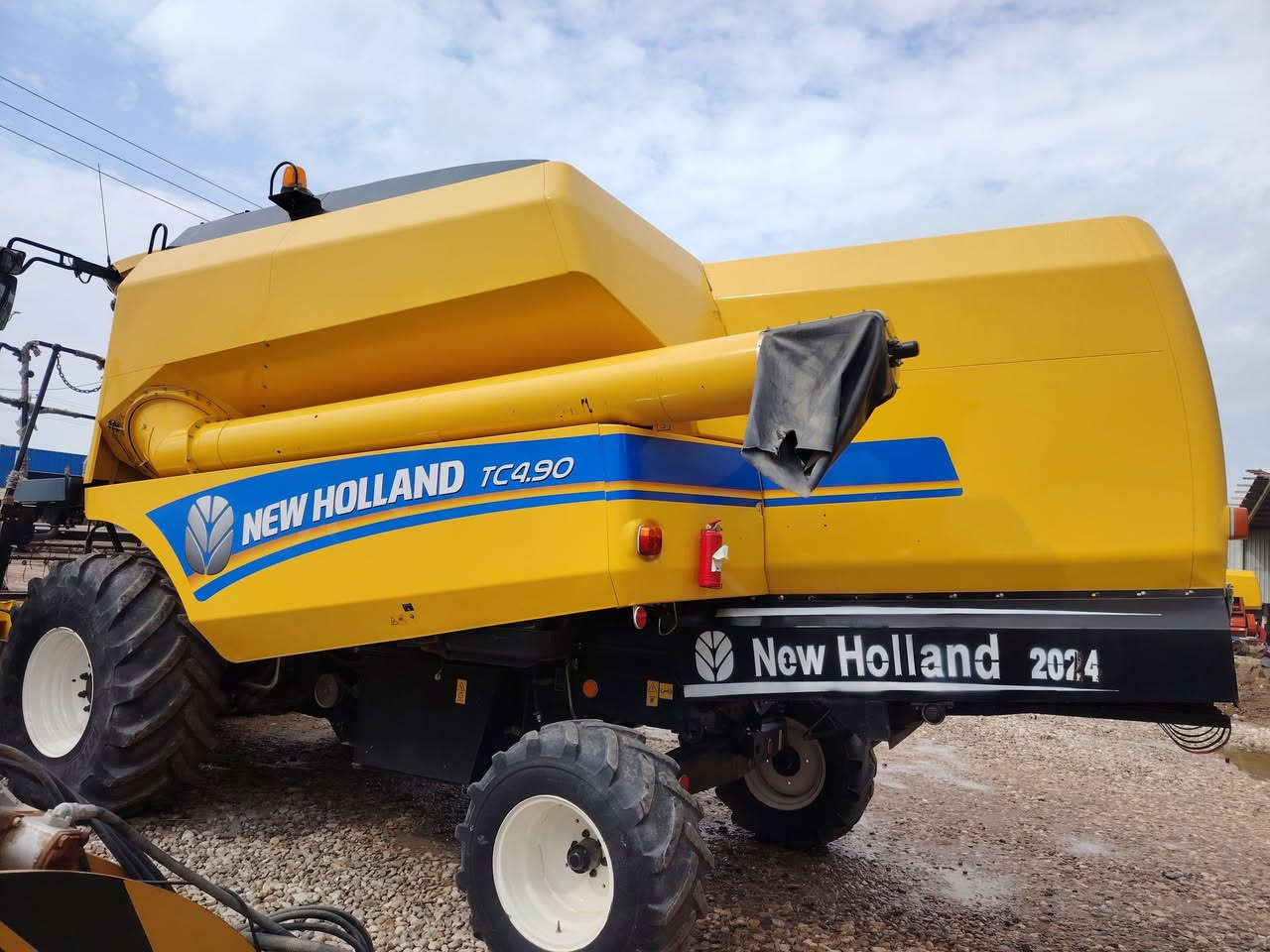 للبيع حاصده نيهولند حجم 90 /40 أربعة بلم دبل درام موديل 2020 وضع شركة
***********
***********
معرض حازم الدوغاني
