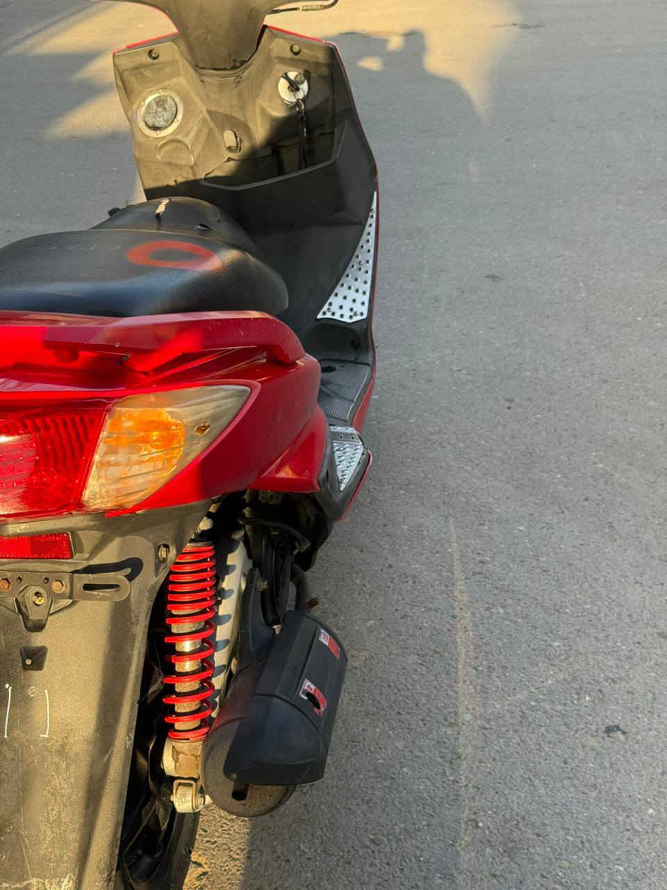 سكنس فحل للبيع ❤
دراجه نضيفه منزله رميه بيدي مصار له شهر 
جديده بمعنئ الكلمه 
السعر ١٢٠٠ مليون وميتين وبيه مجال حك الجيه 
المكان بغداد حي القاهره ❤
الرقم ***********
