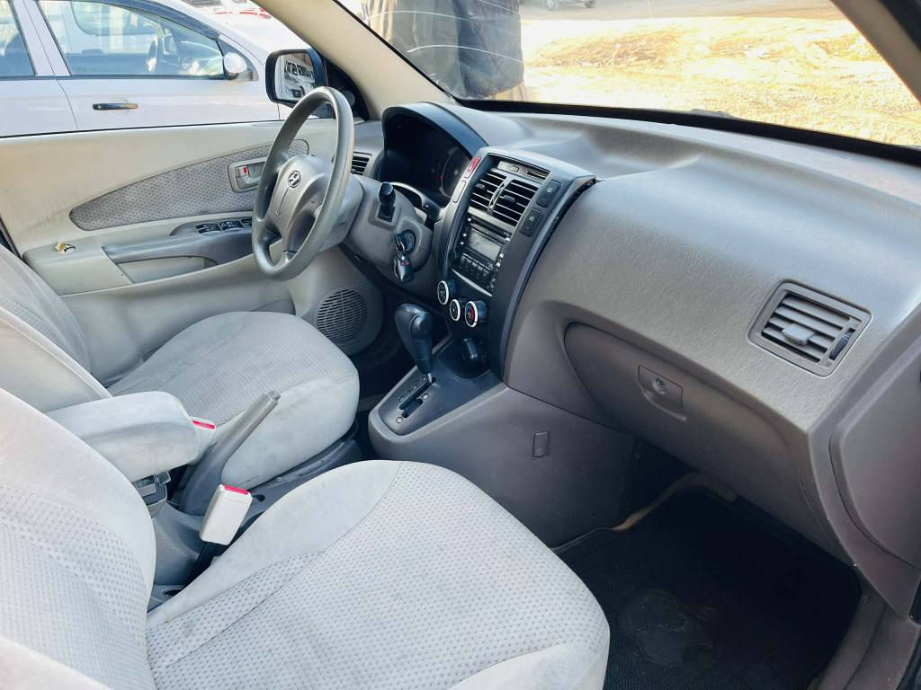 هۆندا تەکسۆن مۆدیل٢٠٠٩ بۆ فرۆشتن غازو بەنزینە
مواسەفات ABS ناو زەردە قوفل مەرکەزیە گێر تۆماتیکە 
دەرگای سەکنی پێشەوەی بۆیاغە دیاریم کردوە  بێ دەعم و لێدران غازی تورکی بۆ بەستراوە  گێرو مەکینەو تەبریتی بەشەرت 
چوار تایەی تازەیە سەنەوی بەسەر چووە
نرخی ٩٨ گەڵاو کەمێک مامەڵە
ژ.م:*********** كويسينجاك, أربيل
