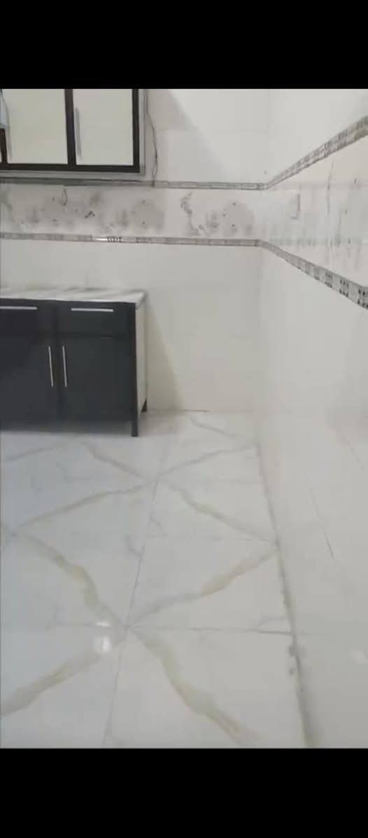 شقه ارضي للايجار ابو الخصيب البهادريه غرفه وصاله ومطبخ وحمام جاهزه للسكن سعر300قفل ***********
