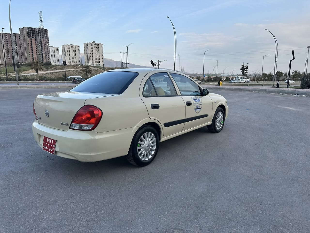 بەناوی خوا سەنی٢٠١١  سەیارەکە زۆر جوانە هەمووگیانی بەشەرتە  گیڕ و مەکینەو تەقەو ڕەقەو تەبرید  هەموی بەشەرتە چەمەلخی سایەق پیشەوە بۆیاخە لەگەل یەک پەلەی درگای سایەق  سەنەوی هەتا ٢٠٢٧ تازەیە سعر ١١٣$
***********
***********
