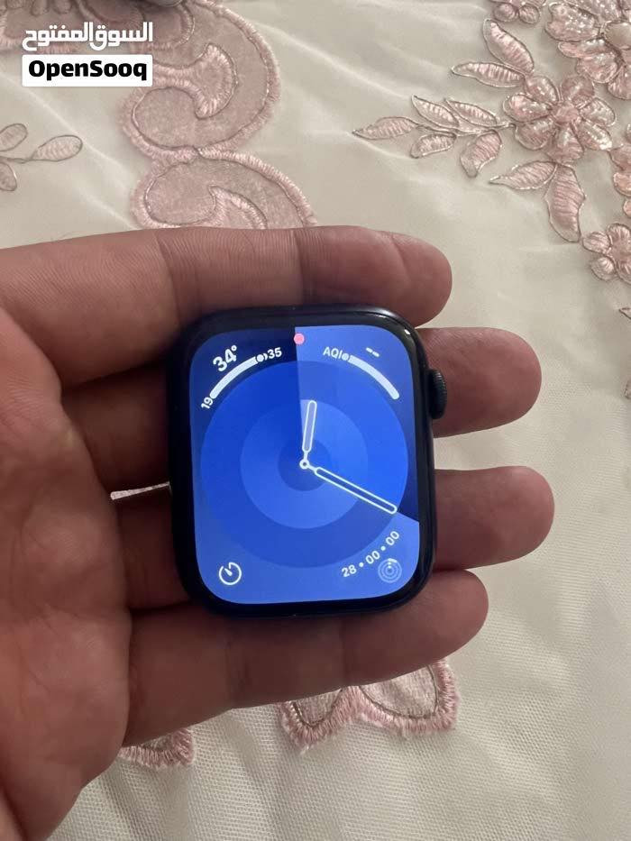 المقاس: 45mm
الخامة: هيكل ألمنيوم خفيف وأنيق
 النظام: watchOS 10.5
 اللون: نيلي
 الحالة: نظيفة جداً، بدون أعطال
 الميزات:

• قياس درجة الحرارة وتتبع الدورة
• مستشعرات متقدمة للصحة واللياقة
• مقاومة للماء
• شاشة Retina Always-On
• دعم الشحن السريع
• كشف الحوادث والطوارئ....
- عمر بطارية 96%

 الملحقات: تشمل الشاحن
 السعر المطلوب: 250 الف
 الموقع: المنصور
 للتواصل: ***********

