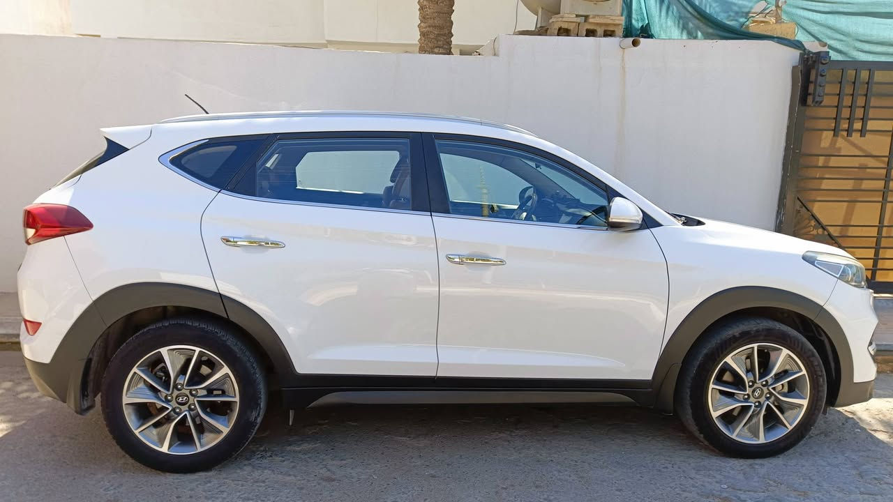 هونداي توسان 2018 خليجي رقم بغداد انگليزي ( السعر 177 ورقة وبيها مجال)
محرك 2000  (ماشية 112 الف وقابل للزيادة)
تبريد قطعتين ـ تحكمات ستيرن ـ ثلاث أنظمة قيادة 
السيارة مكفولة كفالة عامة (عدا تكحيله بالصندوق قدر شبر ) والصور موجودة قبل التكحيل 
(السعر 177 ورقة) وبيها مجال عنوان السيارة الفلوجة ‏‪***********‬‏
