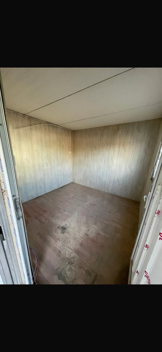 كرفان 9متر في 3
غرفتين نوم مطبخ وحمام 
مغلف جديد 
مكاني بغداد
***********
