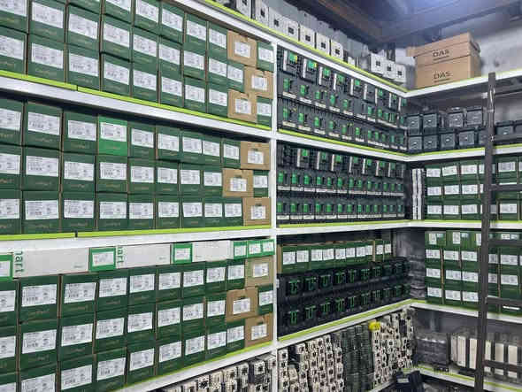 كونتكتر شنايدر من 16امبير 💹إلى 3200👍🏻اوفرلود جميع الأحجام ♻️
قواطع من 63امبير 🎚️إلى 1600
كونتكترات 4بول 3بول وفرنابكم وبانسب الأسعار ☎️💰***********توصيل مجاني 🚚
