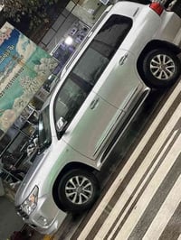 تویوتا لاندکروز٢٠١٠ بدون صبغ ماشيه ٢١٠ سنەو بسمک محرک گیر مکفول سعری ٢...