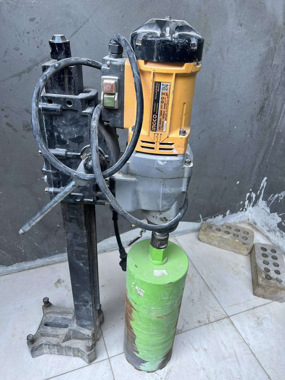 كور استعمال قليل على فحمات الشركه شرط الفحص مع بريمه 6" و 4" السعر 300 العنوان النجف ***********
