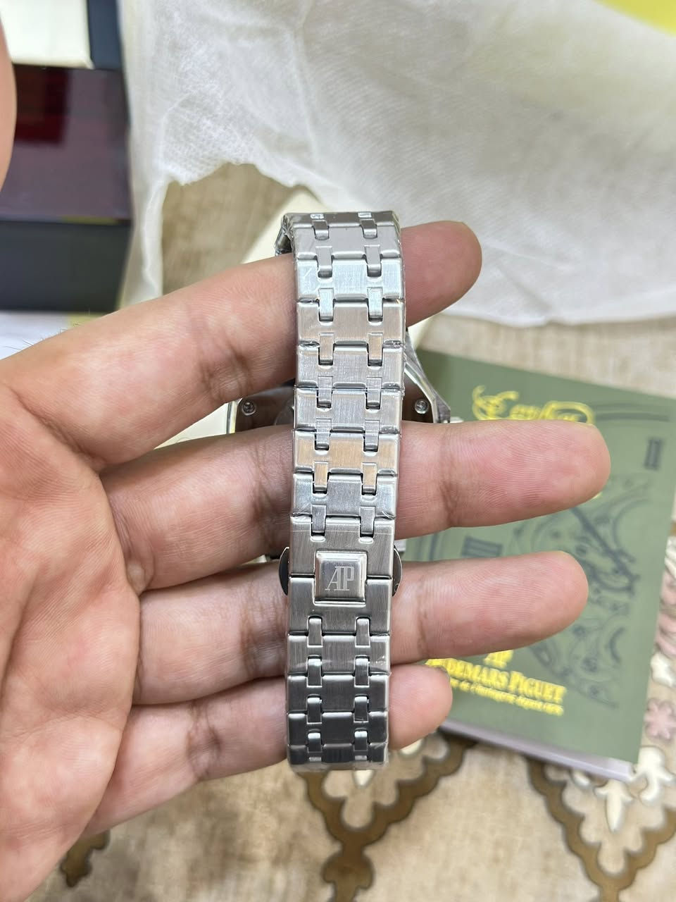 السلام عليكم
ساعة AP كوارتز سوبر ماستر مال امزون مكرتن القطعة تحفة فنية وثكيلة التتفاصيل موضحة بالصور السير ستانلس ستيل مختوم السعر 75 الف قفل متوفر توصيل كافة المحافظات


**إذا كنت صاحب هذا الإعلان وتريد حذفه لأي سبب، رجاءا أرسل رسالة إلى الدعم الفني**