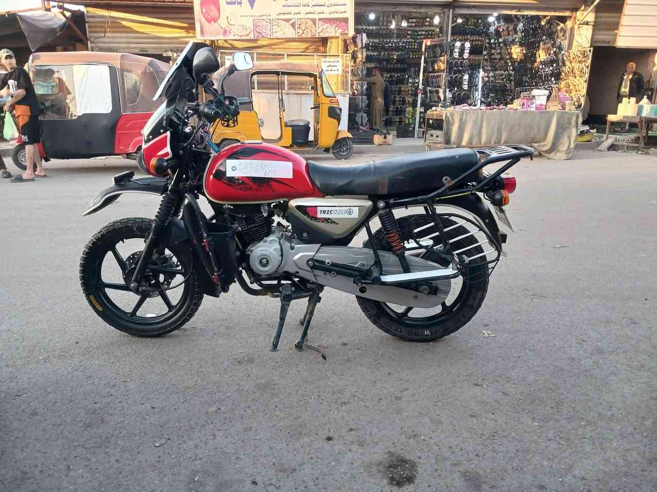 سلام عليكم  دراجه بوكسر جبلي مرقم بغداد تحويل ثاني يوم مديل 23سعر مليونين 100 بيهه مجال قليل ***********
