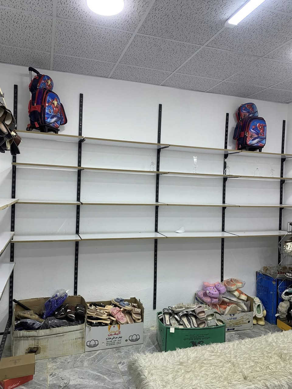 رفوف محل جاهزه للبيع مع ملحقاتها 
للاستفسار عن السعر الاتصال/***********
العنوان/ الانبار قضاء عنه
