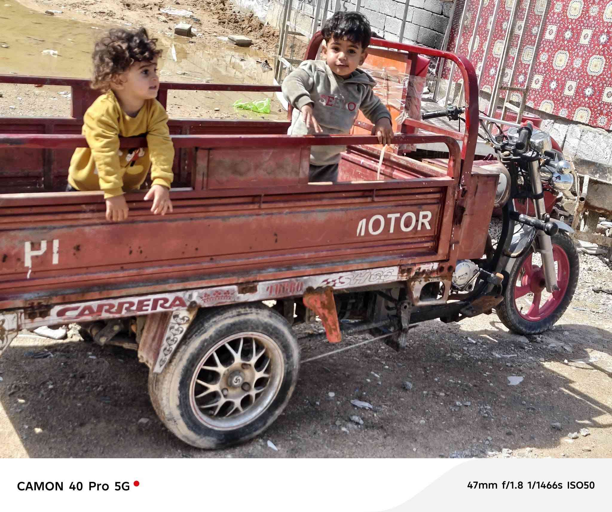 للبيع مديل١٧ سعر مليونين وتلث ميه استفسار ***********
