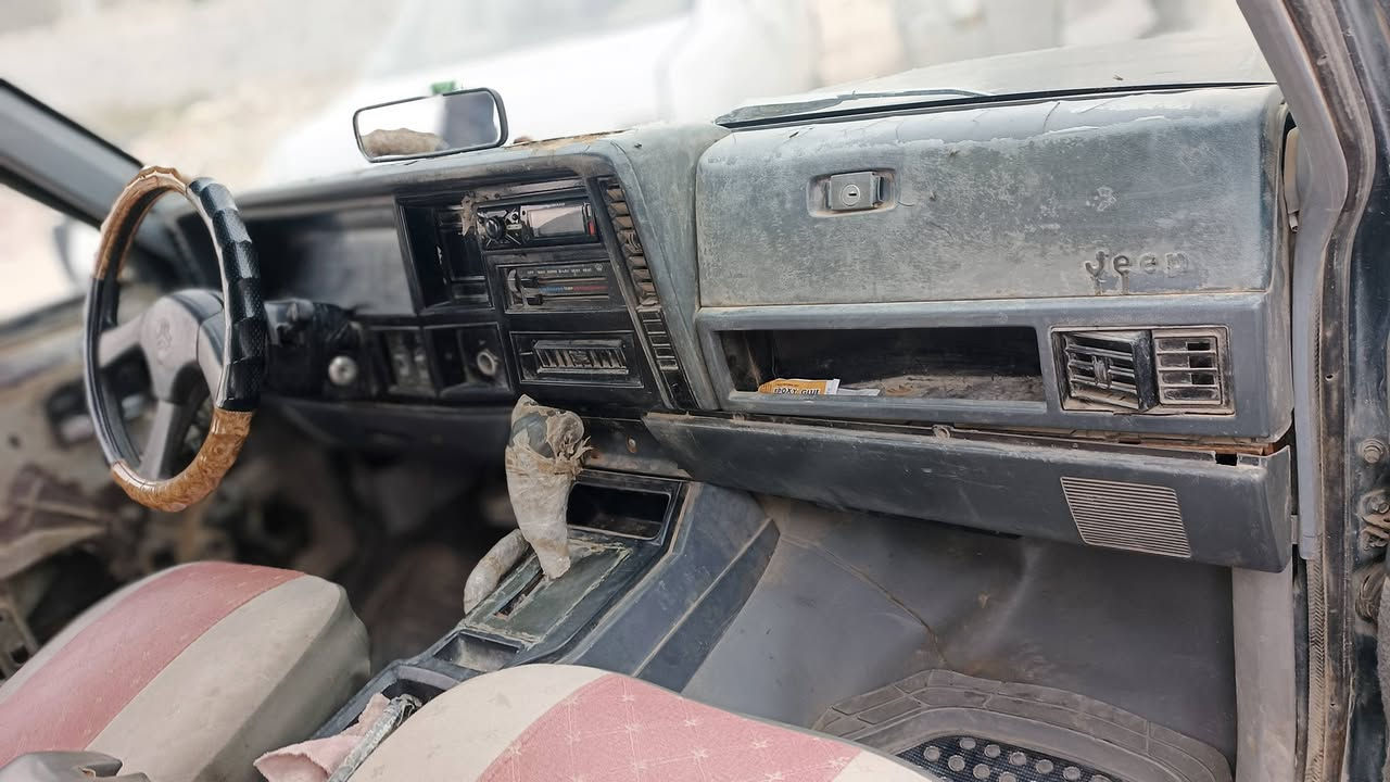 السلام عليكم جيب شيروكي مكينه بطه كير تلث تالاف تخم تاير صدر جديد كامله سنويه لسنة  30  بئسمي مداور ثاني يؤم رقم نكليزي مكاني كوت***********السعر45. ورقه
