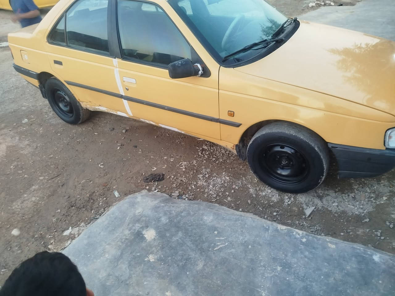 بيجو 405 2012GLX
رقم بغداد احمر راعيها موجود 
صدر جديد قبل ١٠ ايام مشدود 
مشط ستيرن جديد 
دبلات جدد مع قواعد دبلات كهربائيات كلها شغاله 
مكفولة من ضربه للبيع فقط مكاني بابل جبله للاستفسار اتصل *********** السعر 18 قابل للتفاوض
