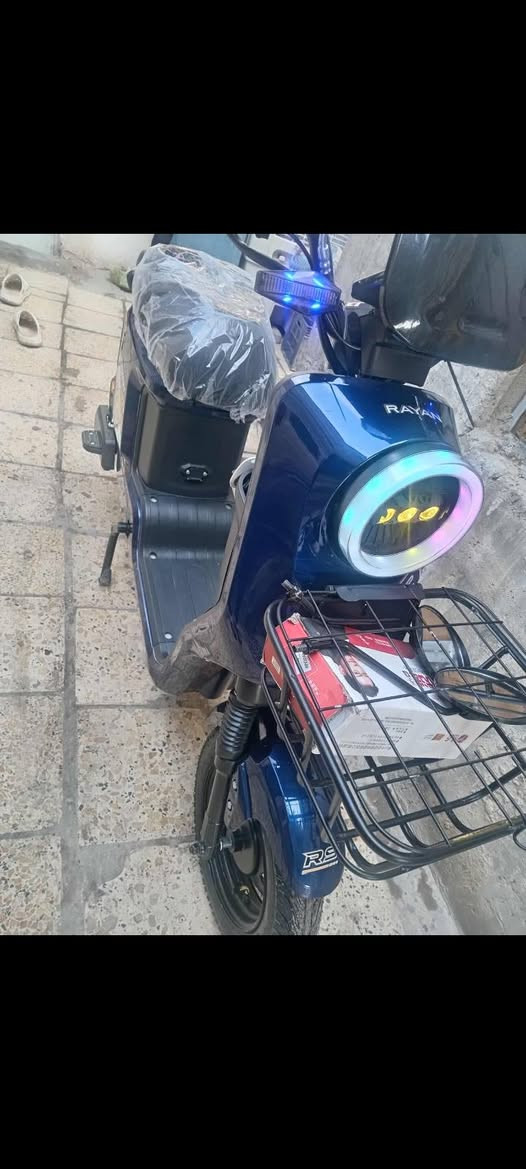 دراجة شحن أر 9 البارحة أشتريتهة مماشية السعر 460 قفل السعر مالتها من الشركة 550 مماشية البارحة جبتهة رقم التلفون ***********
