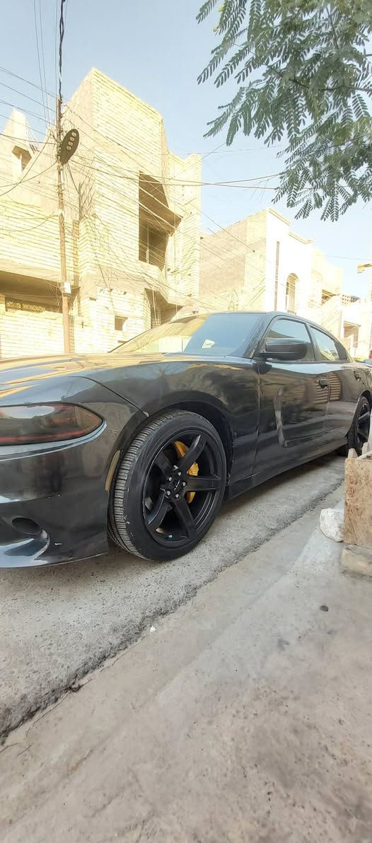 السلام عليكم 
جارجر sxt موديل ١٦ مكينه ٣٦٠٠ 
ويل كب 20 نجمه خسفه قويه شاشه جبير شفتات بلستيرن 
 حادثها قطعتين جاملغ وباب السائق باامريكا وقطعه بلعراق جاملغ خلفي
السعر ١٥٣
للستفسار ***********
