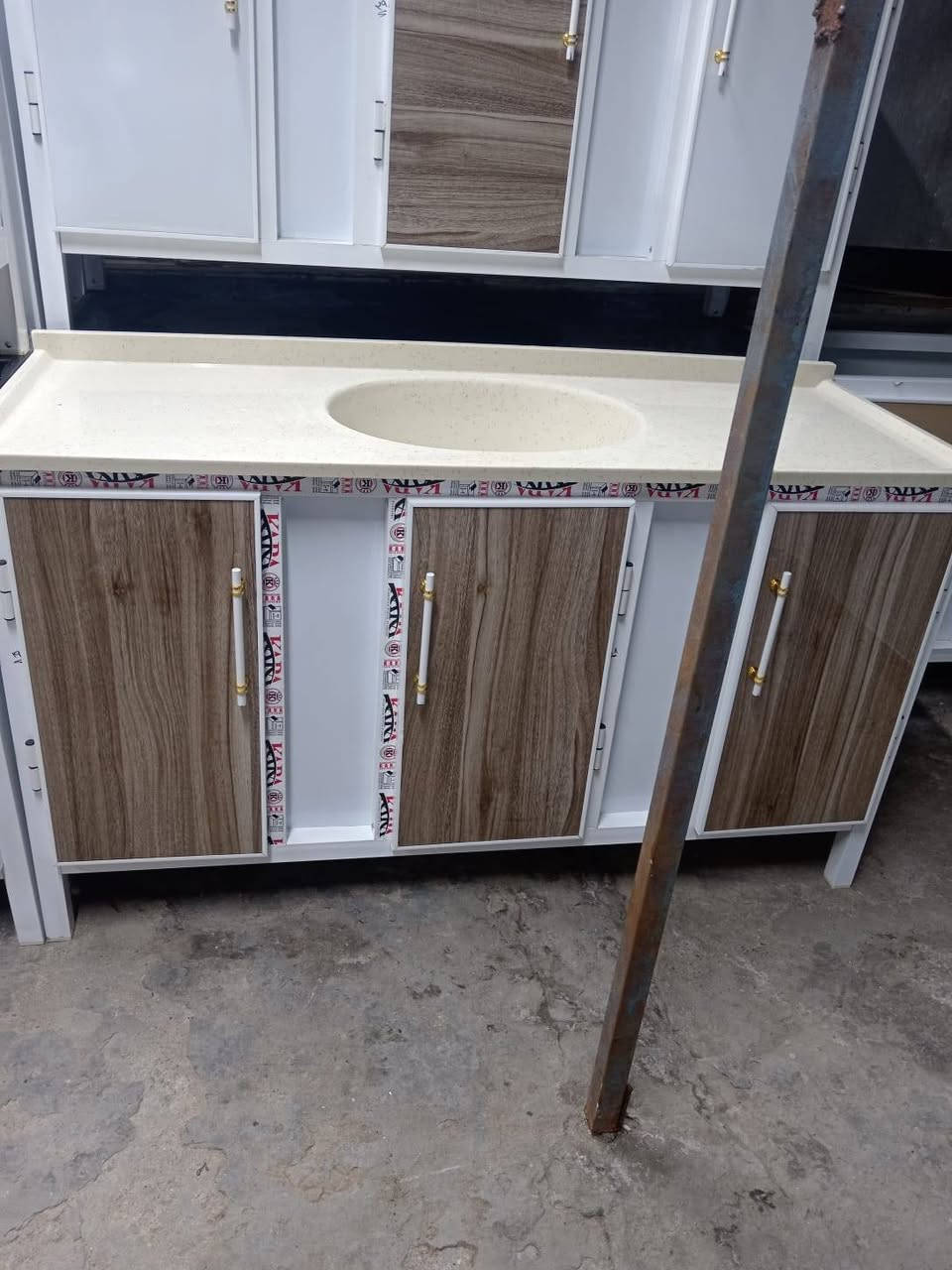 يالله تم وصول سنكات  مرمر الثقيل شقل بنل درجه أوله بلاش بسعر 160 الف القياس متر ونص 
العنوان بصرة حيانيه اول الاين شارع القائد الاستفسار***********
