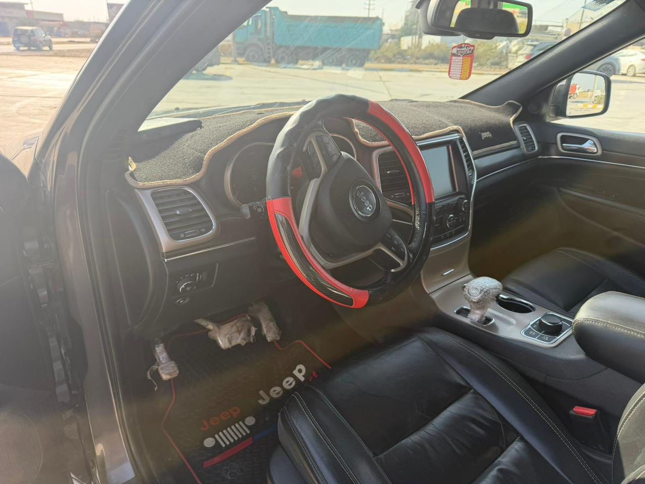 السلام عليكم
جيب للبيع موديل 2015 وارد أمريكي 

رقم بغداد تحويل مباشر بأسم المشتري حادثهة 3 قطع صبغ سرقه يعني ماكو ضربه السونار مرفق بالمنشور السياره استخدام شخصي ماشيه 64 الف يعني زيرو مواصفات فتحه مري قلاب كشنات جلد خزن ميموري وفور ويل وبقيه المواصفات المعروفه 

مكلف بالنشر للاستفسار ‭٠٧٧١ ٣٤٤ ٩٧٢٩‬

السعر 212 ورقه وبيهة مجال
