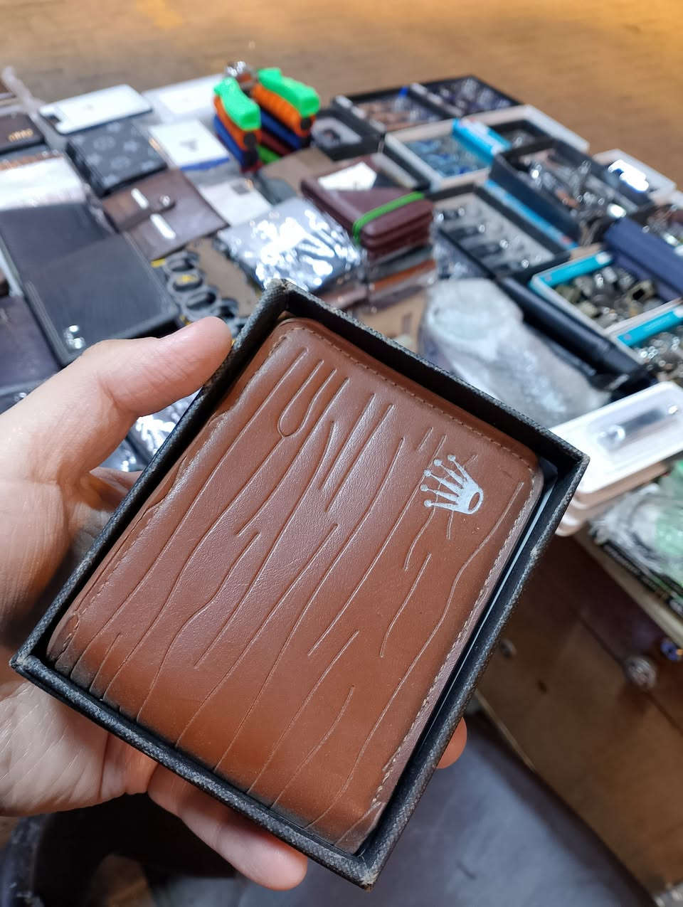 سلام عليكم 
اخوان عندي محافظ للبيع بالجمله مشكل 82 قطعه و كلهن درجه اولى اليحب يخابرني على هذا رقم ***********
