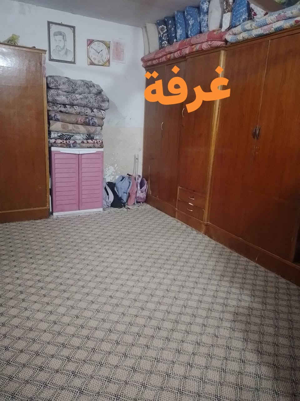 دار للبيع 200 متر .
عبارة عن 100 متر منزل و 100 قطعة
سند 1 . البيت عبارة عن غرفة وصالة واستقبال وصحيات داخلية وخارجية 
المكان حي العسكري قطاع 15 نهاية شارع السبيس قرب مول البغدادي الاحمر .
السعر 150 
للأستفسار اكثر الاتصال على الرقم *********** متوفر واتساب
