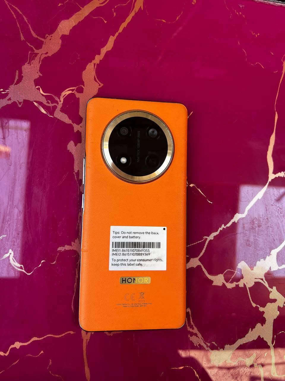 السلام عليكم Honor x9c
الشاشة: AMOLED بتردد 120Hz، ضد الكسر وبسطوع عالي جداً تحت الشمس.
البطارية: عملاقة بسعة 6600 مللي أمبير (تنسى الشحن حرفياً) مع شحن سريع 66 واط.
الكاميرا: 108 ميجابكسل مع مثبت بصري OIS لصور ثابتة وواضحة.
المعالج والذاكرة: Snapdragon 6 Gen 1، أداء سلس جداً بالألعاب والتصفح.
المتانة: الهاتف مقاوم للصدمات والسقوط بشكل خارق، ومقاوم للماء والغبار
النظافة 100%.

السعر 345
التواصل واتساب ***********
