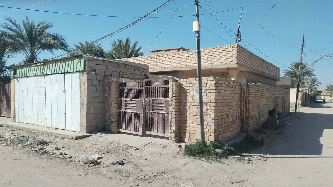 سلام عليكم بيت طابو صرف للبيع الموقع حي عرار جاهز لسكن التواصل معه صاحب البيت ***********
