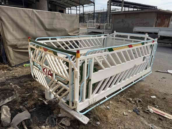 چەمچەی کیا بۆ فرۆشتن بۆ 2700 و 3000 دەبێ نوێیە
دەست کردی جلالە 
سعری 375 دۆلار کەمێک مەجال 
شوێن هەولێر 
***********
