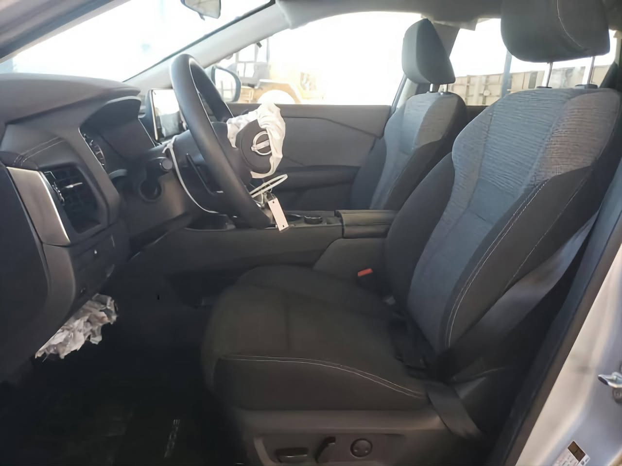 نيسان روج موديل 22
مواصفات  SV AWD
محرك 1.5 تيربو 201 حصان وعزم 300 نيوتن
رادار امامي وخلفي 
توقف ذاتي
اوتو هولد 
اوتو ستار
خمس اوضاع قيادة
نقطة عمياء
كامرة خلفية 
تبريد امامي خلفي 
فول تحكم ستيرنك مع اوامر صوتية
شاشة تدعم ابل كار بلي واندرويد اوتو
لايت ليد مع انارة نهارية
العداد 50 الف ميل 
السيارة جديدة بمعنى الكلمة 
الحادث خفيف جدا واضح بالصورة 
 تخم تايرات جديده
 مكفول كفالة عامة محرك كير تبريد شرط بلادي برغي ما مفتوح صور الحادث 👇 مرفقة 
السعر 152  رقم اربيل تريد تحويل تريد وكاله

مزيد من التفاصيل الاتصال على الرقم 
***********
مكان السيارة بغداد...مجمع بسمايه
