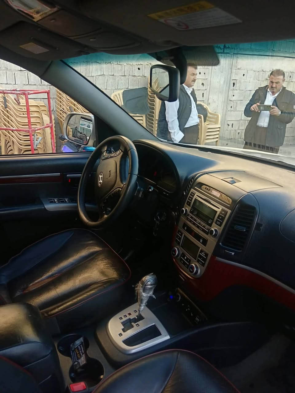 سنتافى مؤديل ٢٠٠٨ گيرو مةكينة بةشةره ت تةقةو ره قة بةشةره ت تةبريد ساردو گةرمة بةشةره ت چوار تاى لوك لةژيريتى هةره چوار كوشن كةى ساردو گةرمة سقفةى وه ك شووشة لاشةى وه كو شووشةية حالى بيوه ية نية ١٦٤هةزار روية 
سعره ى ٥٠وه ره قة 
*********** كيفري, ديالى
