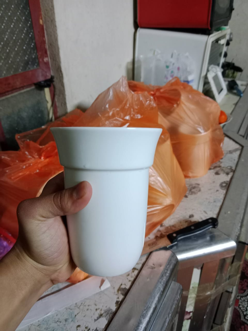 السلام عليكم 
كلاص فرفوري حجم كبير السعر الواحد ٥٠٠
متوفر كمية خير من الله 
اللون فقط ابيض
المكان مشخاب شارع القادسية قرب جامع حجي مسلم 
***********
