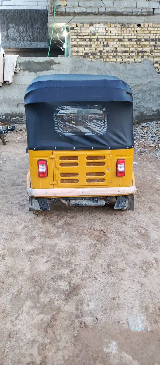 السلام عليكم تكتك للبيع موديل 16بيها محرك 20جديد تكتك تعمير جديد درجه اولا الصبغ جديد بلادي مال شركه تكتك نضيفه خير من الله جاهزه بوجهك تطلع بيها للشارع اوراق اصلي ال سعر 3600مكاني طويريج الرشيده اتصل ع رقم ***********
