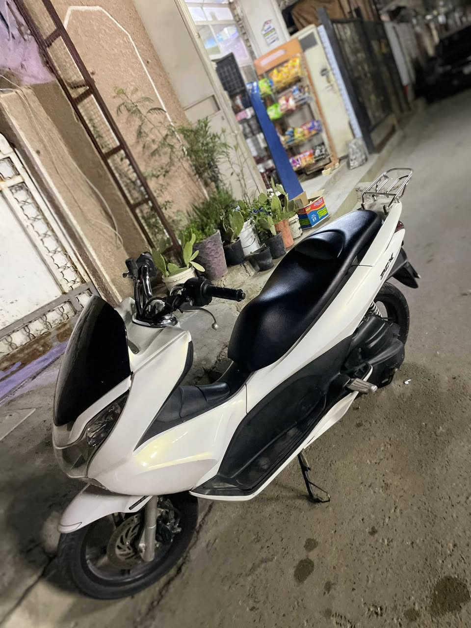 سلام عليكم 
بيسي اكس مكفوله كفاله عامه مأخذها ع أيدي ياباني مال رمبه مكينه لوك أستان حساس  دراجه جديده بمعنى الكلمه وبيها ورقه مزاد شرط زيرو ماشيه١٣زيرو ع ورقه المزاد شرط  كارتون الدراجه 
المكان بغداد الشعب  السعر ١٣ ونص 
شراي اتصل***********
