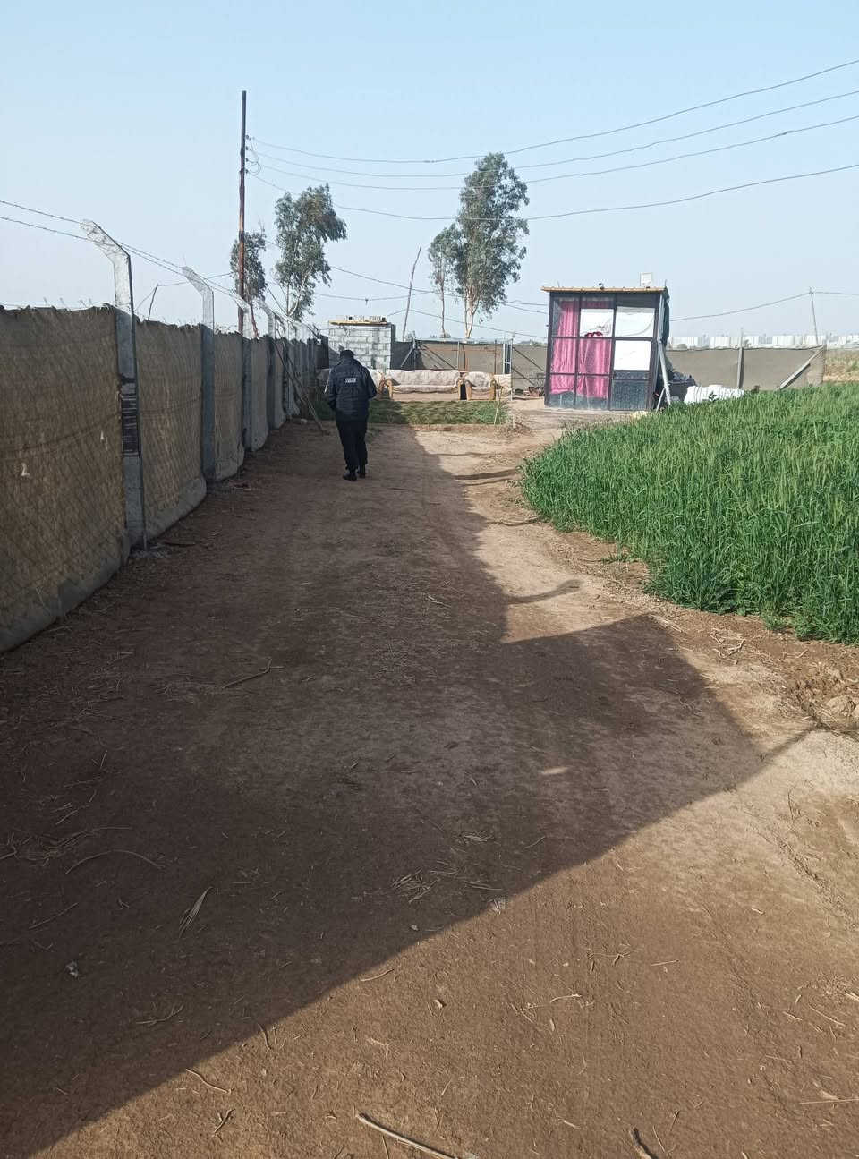 سلام عليكم نص دونم لبيع مقابيل بسمايه قرار 117 خدمات كامله كهرباء تبليط السعر اتصل وبيك خير ودلل ***********
