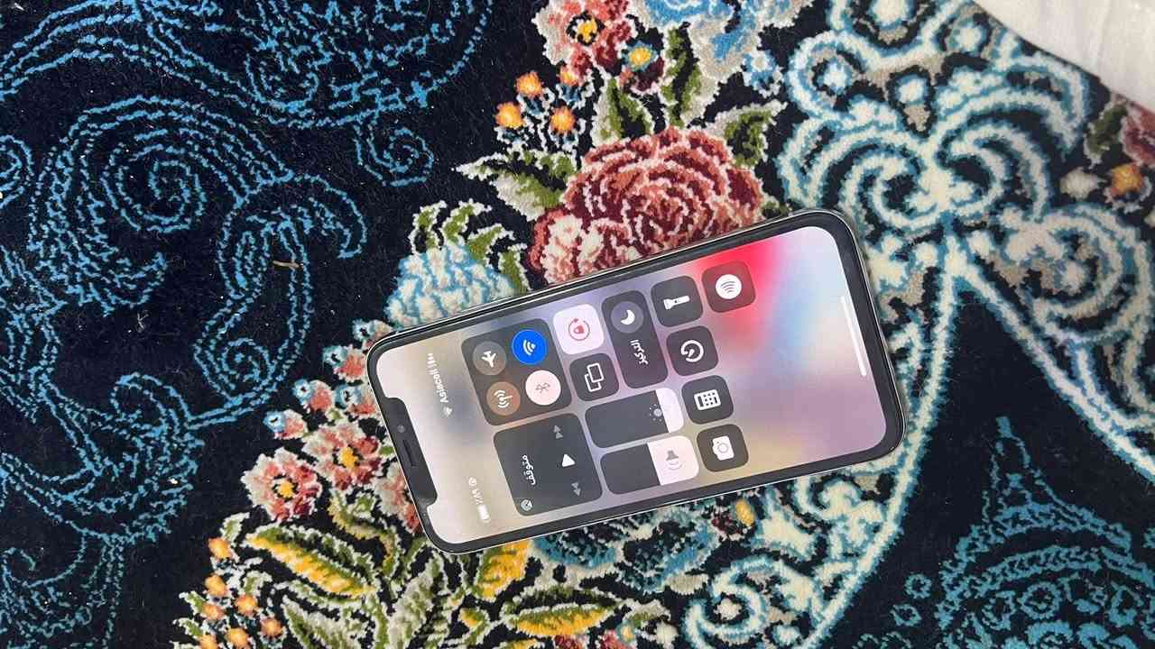 جهاز ايفون اكس إس ماكس
ذاكره 256 دبل سيم كارت
نسبت بطاريته 100 مبدله اصليه مبدل ظهر 
سعره 250  وبي مجال قليل مكاني كوت حي الجهاد
شراي خل يتصل ***********
