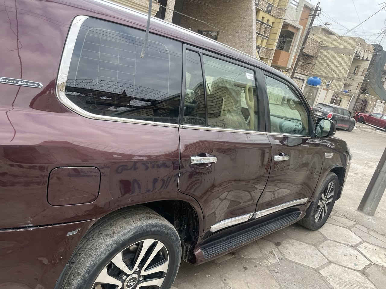 السلام عليكم
لاندكروز موديل ٢٠١٦ 
GXR V 8 
رقم بغداد إنكليزي 
اللون ماروني فول مواصفات 
السيارة مصبوغه عام 
بيهه ملاحظات 
ماشيه ١٧٠ الف
 سعرها ٣٠٥ وبيها مجال شي بسيط 
مكان السيارة بغداد المشتل
***********
