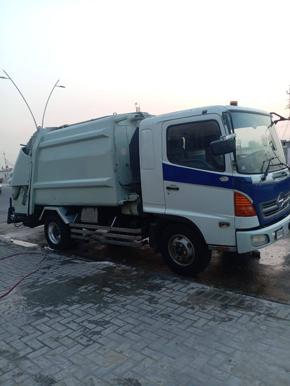 السلام عليكم كابسه للبيع هينو شيطان قماره وربع مكينة 6فول عادي كبسه موس 8ونص كفالة كير ومكينه وشاصي سياره جاهزه مكانها البصره القبله ***********
