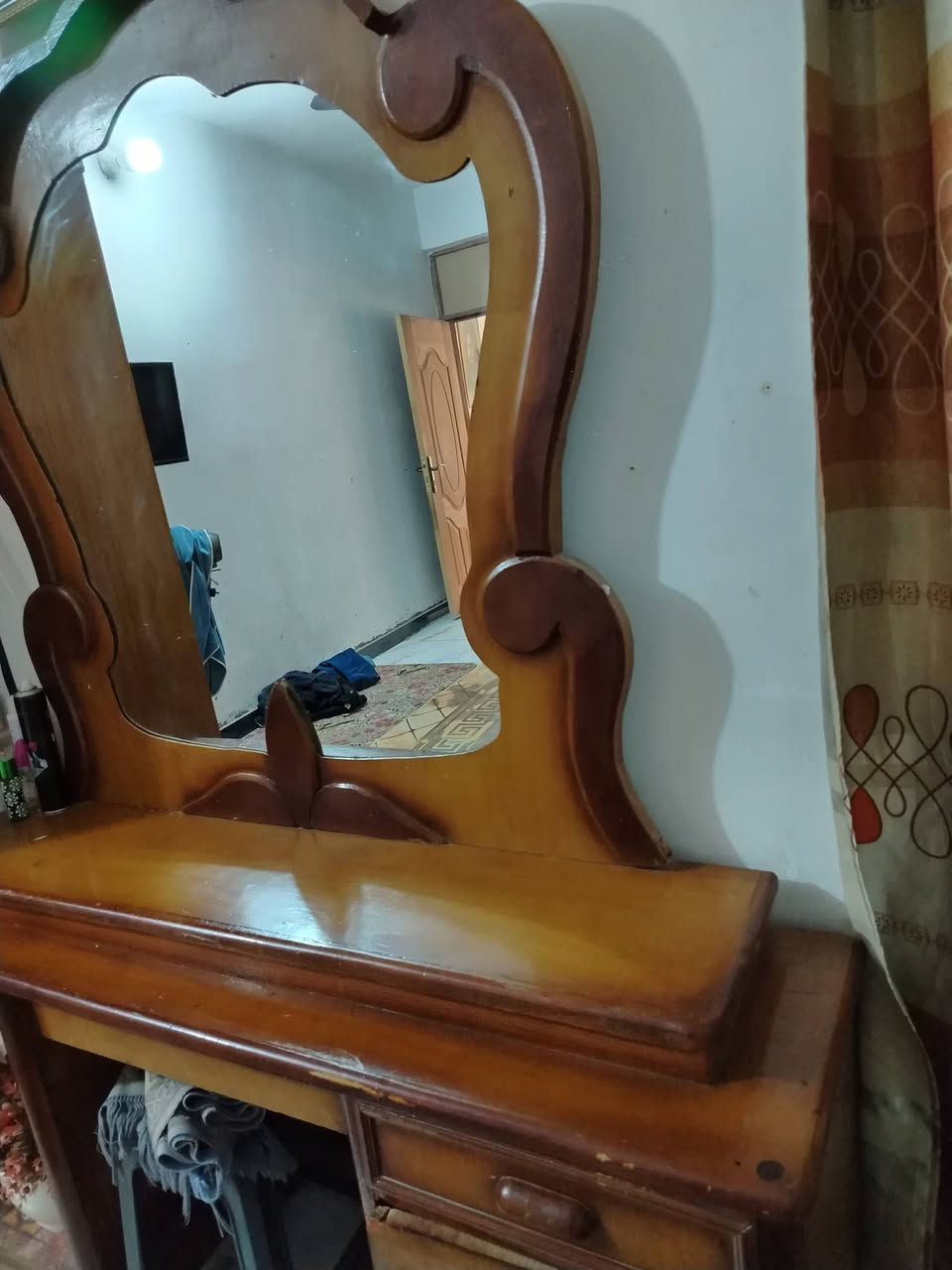 ميز مرايه للبيع السعر 60وبي مجال بصيط نقص 
بس باب وجراره المكان حله ابو خستاوي شارع100


**إذا كنت صاحب هذا الإعلان وتريد حذفه لأي سبب، رجاءا أرسل رسالة إلى الدعم الفني**