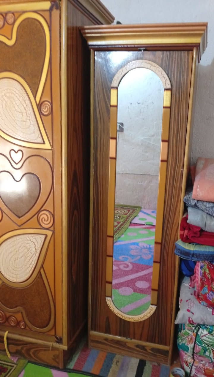سلام عليكم غرفه جديده لبيع 650 محتاجين وريد نبيعه هاذه رقم تلفون ***********

